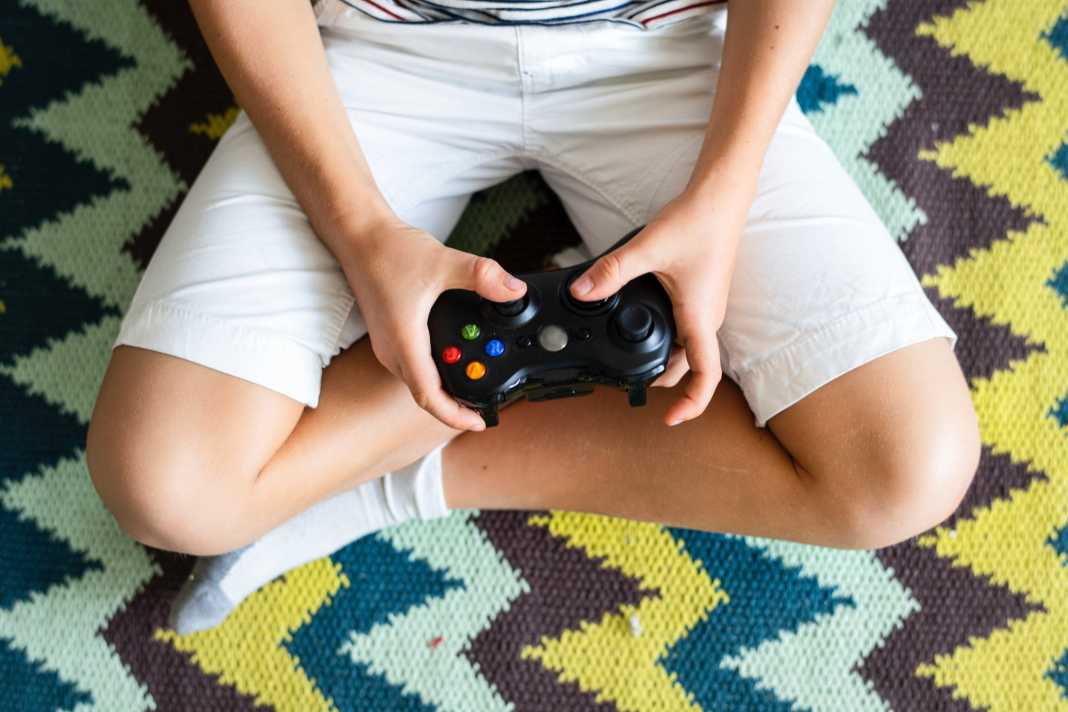 videojogos crianças, quer jogar como profissão? então só tem de ir para a china!