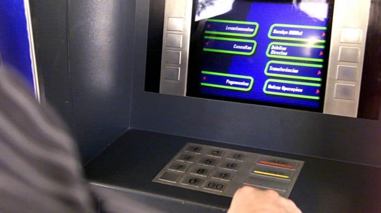 A burla no multibanco que mais apanha vítimas em Portugal