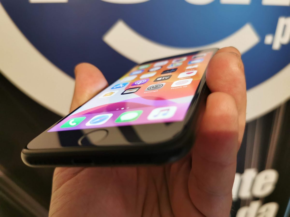 iPhone SE (2020), iPhone SE 4 igual