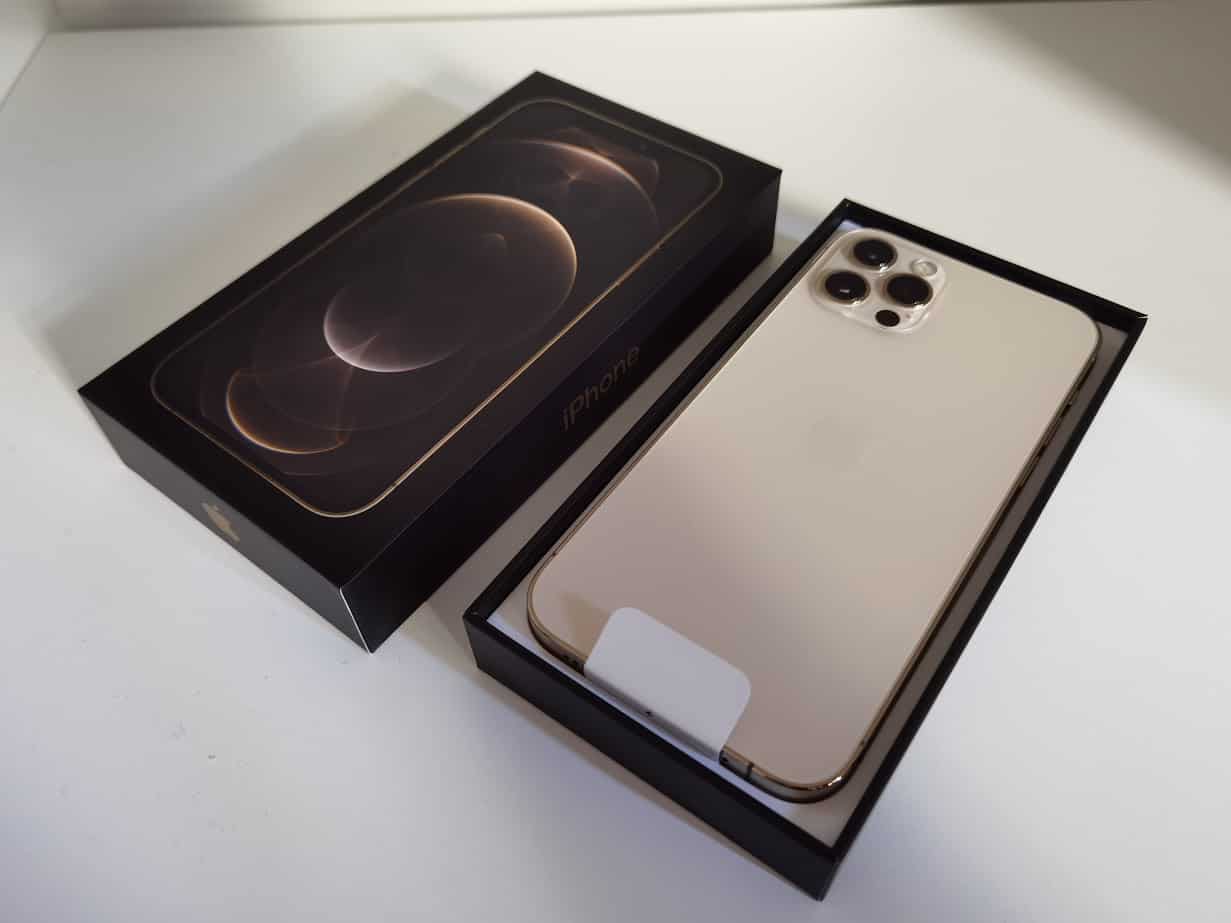 iPhone 12 Pro unboxing