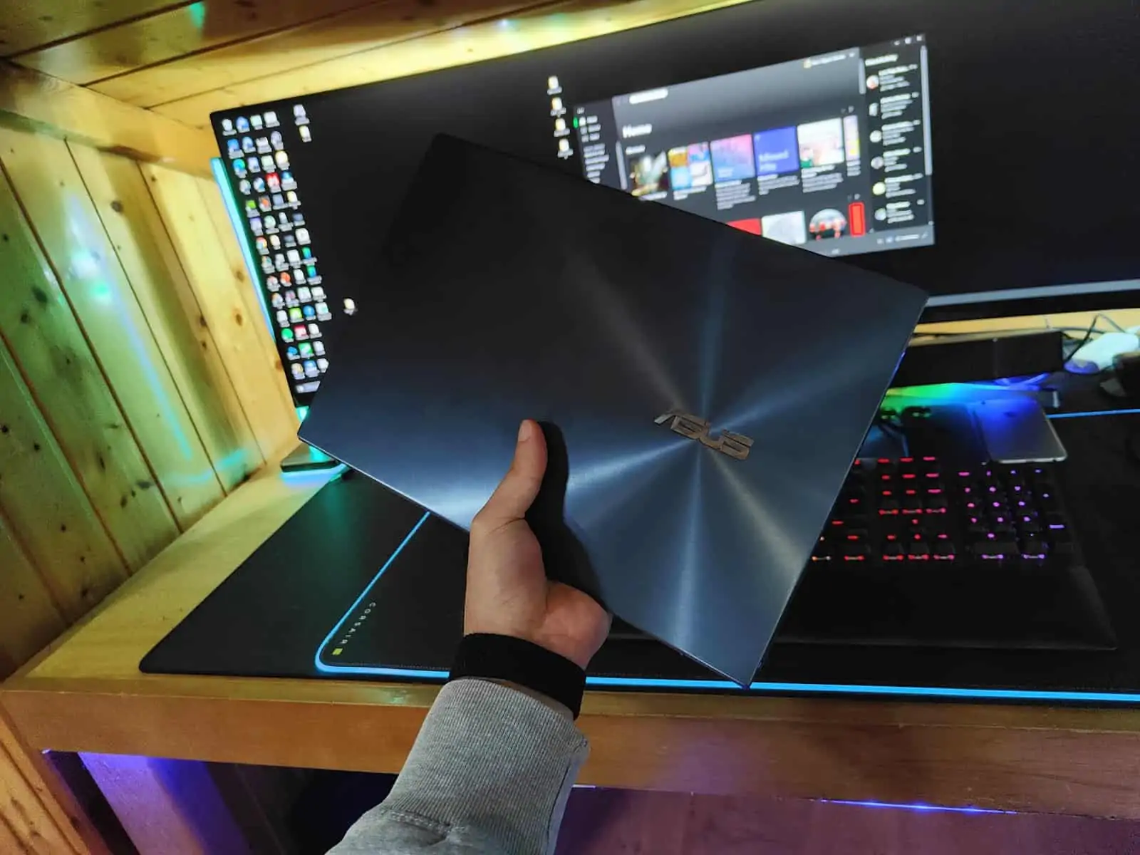 zenbook, asus, portátil ecrã fechado