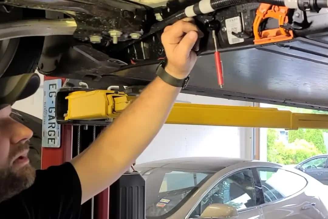 Tesla reparar bateria
