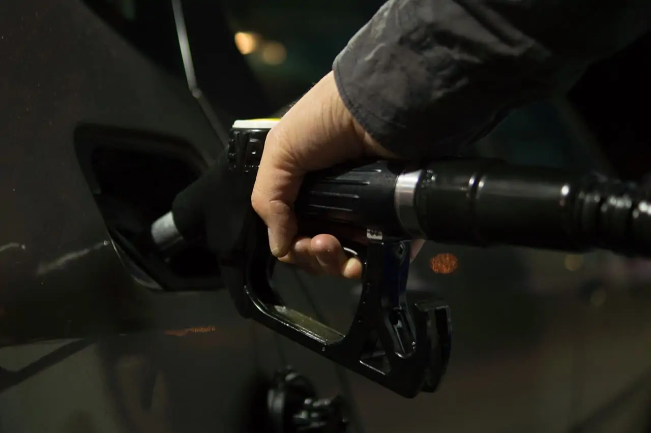 combustíveis, açúcar no depósito da gasolina, incêndios nas bombas de gasolina