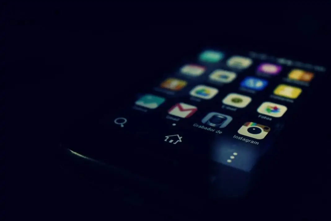 telemóvel a ser vigiado, compras em lojas on-line, ecrã desfocado, Estes são os códigos secretos do seu smartphone Android!, espaço no smartphone Android, smartphone como detetor de metais, smartphone Android como detector de metais, equipamentos durem menos, Android 14 smartphones, Smartphones Android regressar, Android repor dispositivo