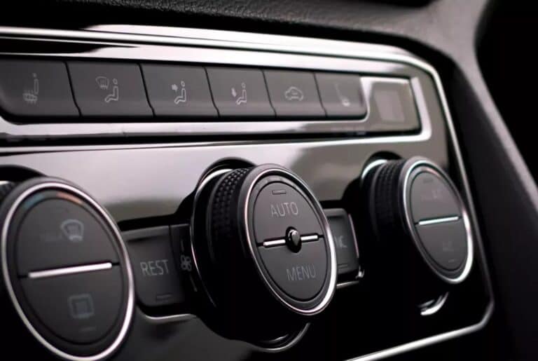 Auto: Botões são melhores que “coisas” touch! Que novidade!