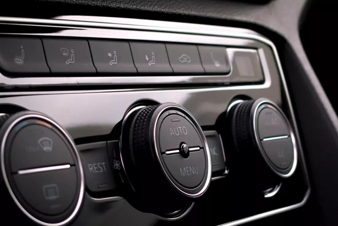 Auto: Botões são melhores que “coisas” touch! Que novidade!