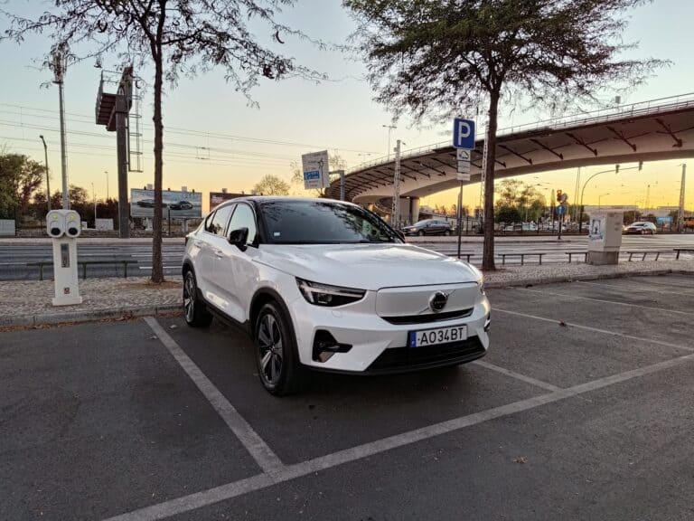 (Ensaio) Volvo C40: Um carro elétrico que derrete corações!