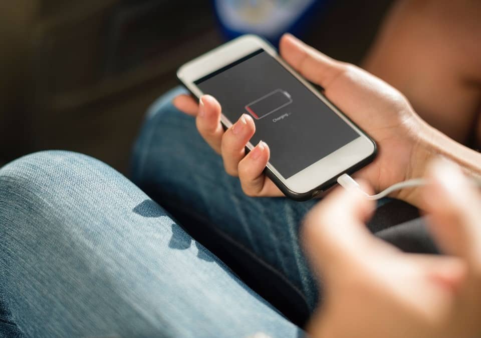 carregar mais rapidamente os smartphones Samsung, carregar um smartphone Galaxy, explodir o telemóvel, gastar bateria do smartphone, android bateria gasta rapidamente
