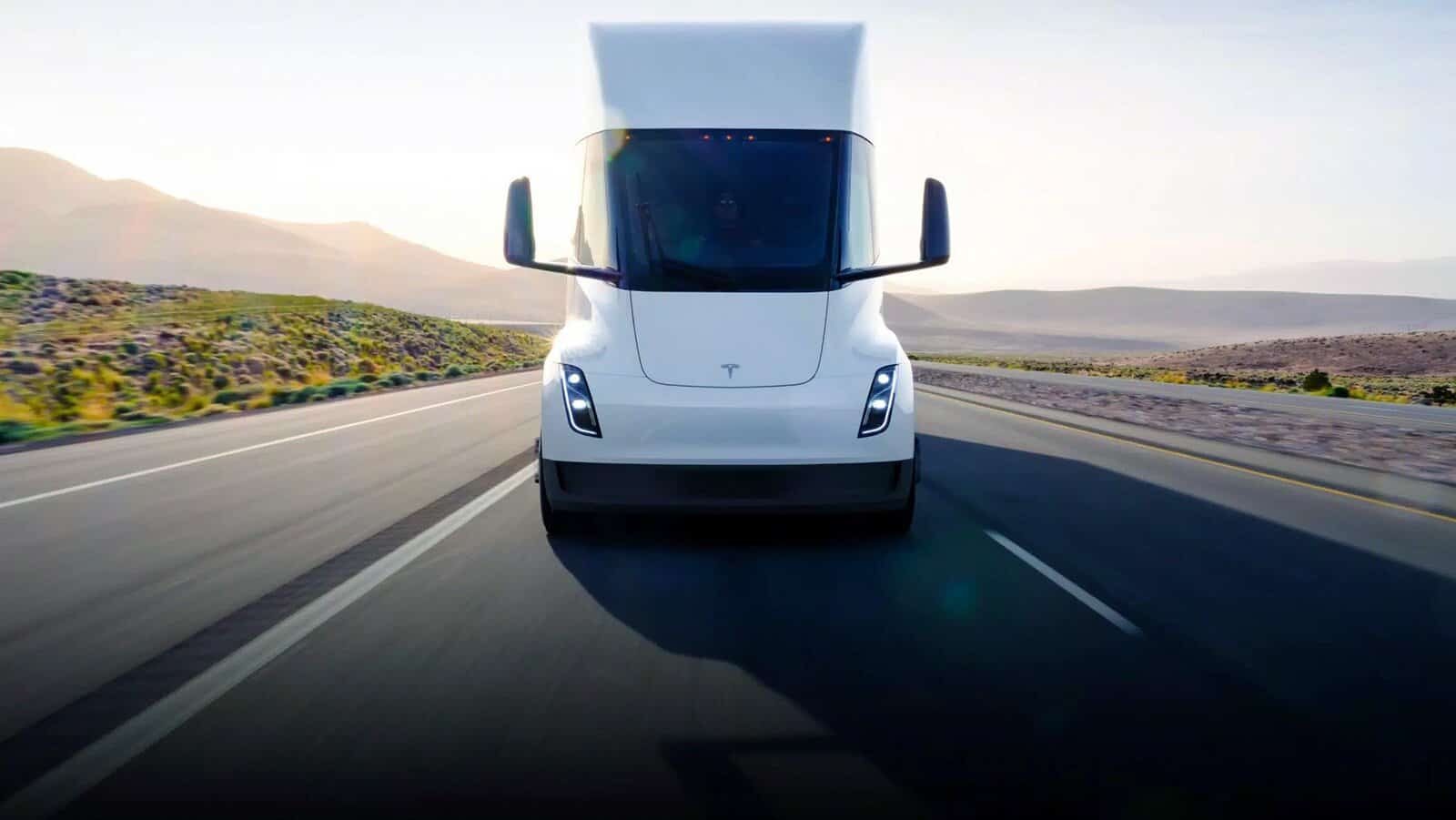 Tesla Semi precisa da energia de um estádio para carregar