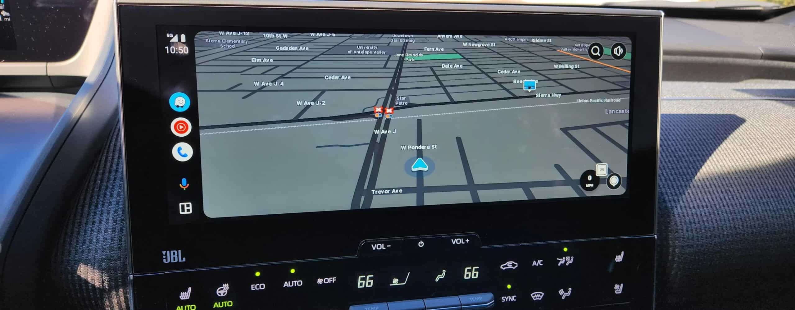 Waze ist sauer auf BMWs auf Android Auto