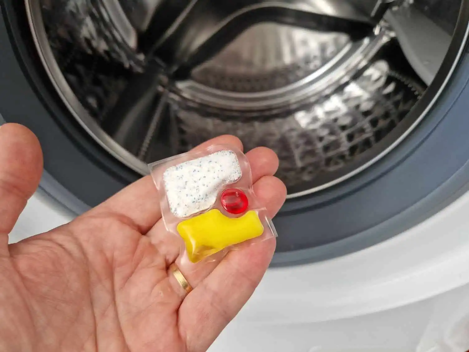 acaba com o bolor na máquina de lavar