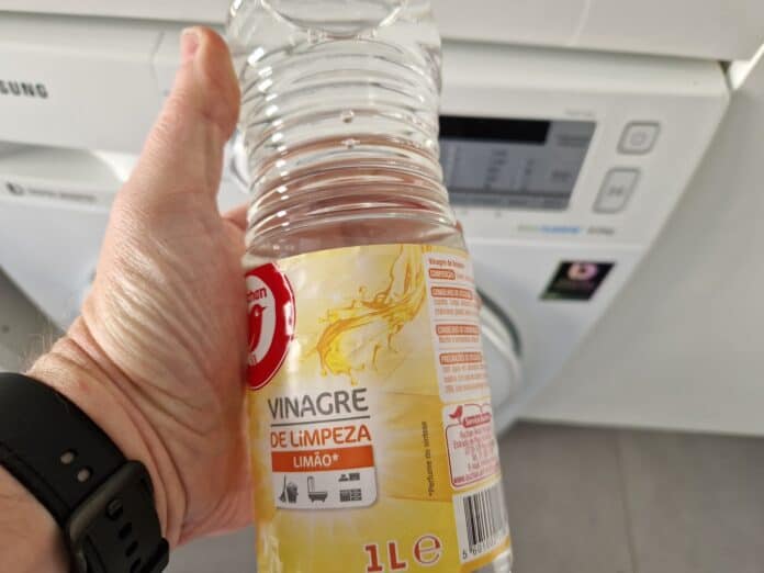 vinagre branco na máquina de lavar, máquina de lavar vinagre branco, limpar com vinagre branco