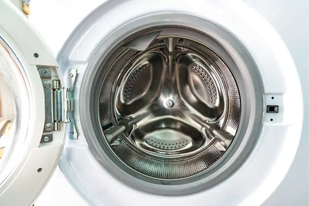 máquina de lavar erros com as toalhas, máquina de lavar como nova