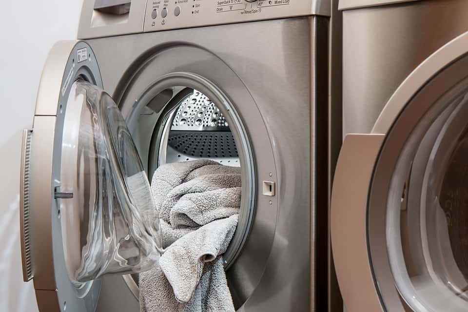 Máquina de secar roupa: já conhece o truque da toalha?