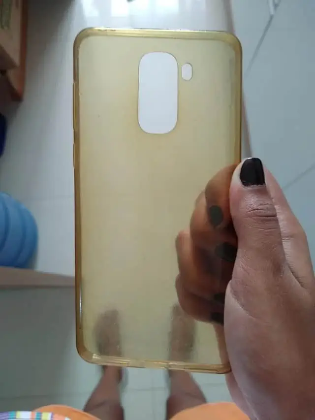 Capas dos smartphones ficam amareladas. Sabe porquê?