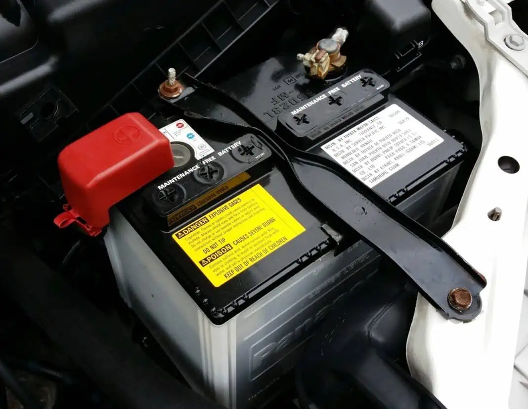 Baterias dos automóveis universais, mudar a bateria do automóvel, Quer mudar menos vezes a bateria do seu automóvel? Faça isto!, bateria do automóvel durar mais, salvar a bateria do carro