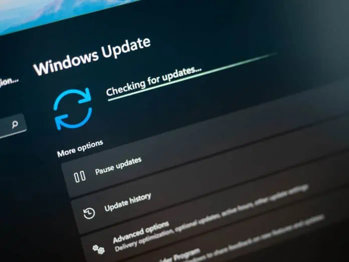 Windows 11 23H2 instalado, upgrade grátis para o Windows 12, menu de definições rápidas do Windows 11, mudar para o Windows 11, atualização do Windows 11 ecrãs, reparar computador a reiniciar