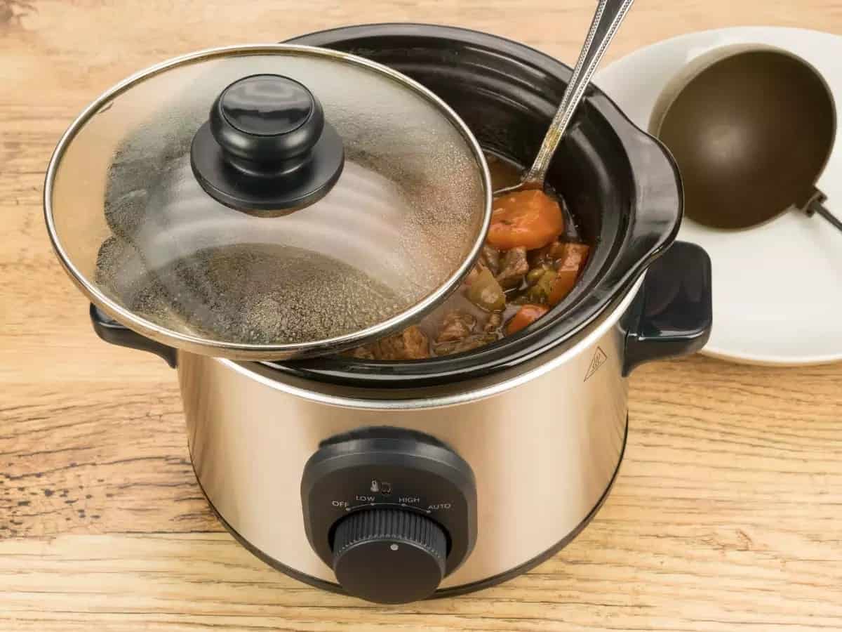 Slow cooker