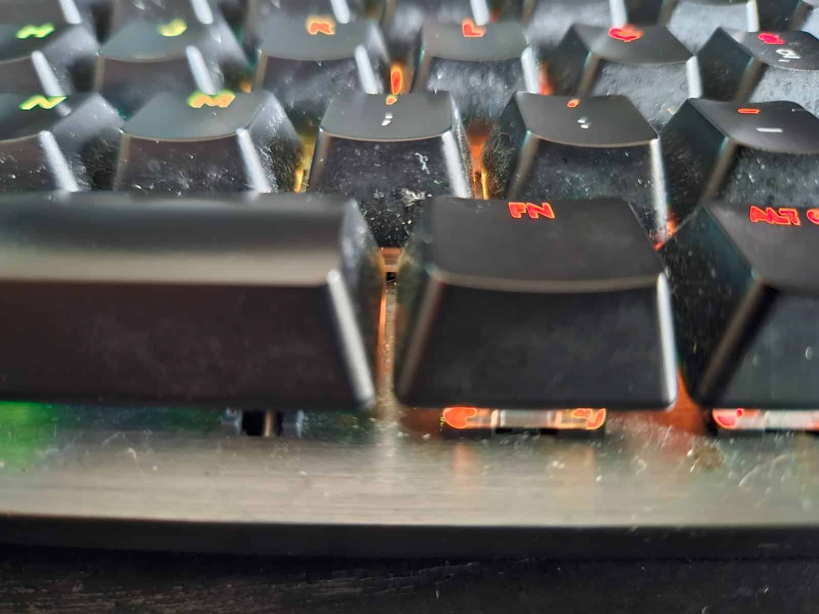limpar o teclado, tecla presa no teclado,
