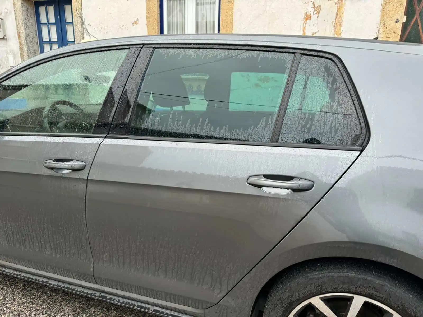 melhor visibilidade no carro, som de batida no automóvel