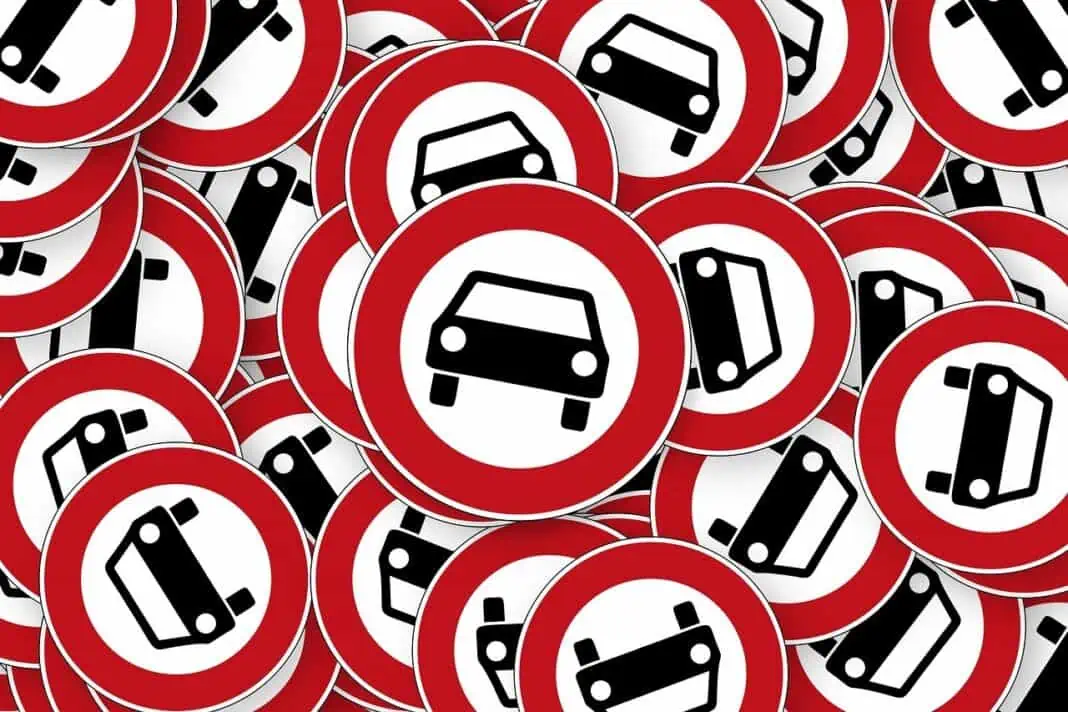 carros autónomos condutores, problemas na suspensão do carro, ler o manual do seu automóvel, mudar as pastilhas de travão, carros acidentes