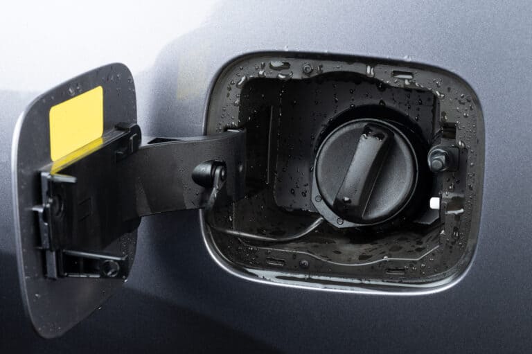 tampa do depósito do carro