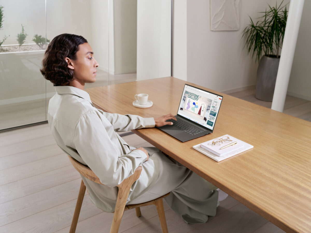 ASUS Zenbook S 16_UM5606_Scenario photo_PR 5