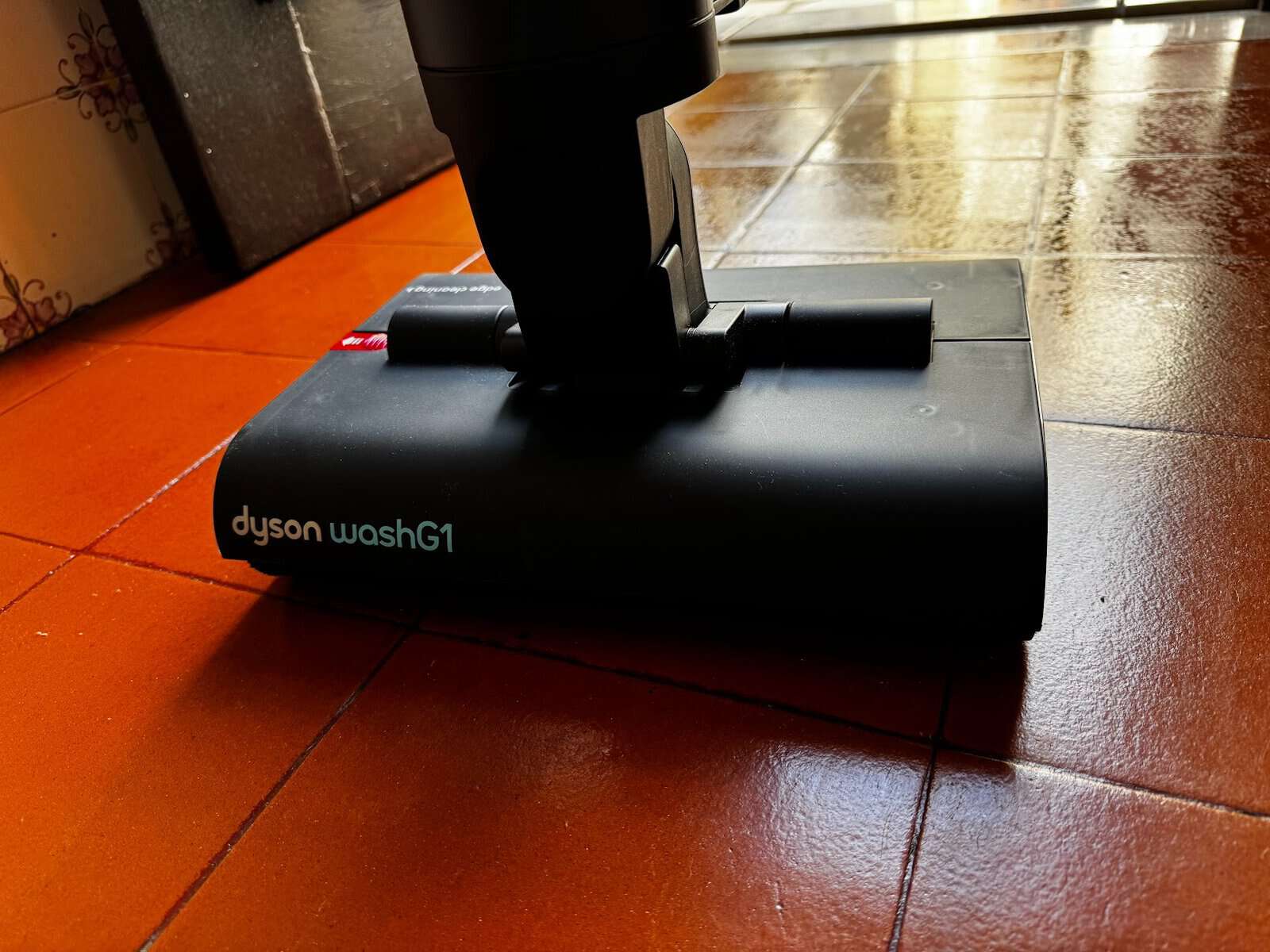 (Análise) Dyson Wash G1: Odeia tanto a esfregona quanto eu?