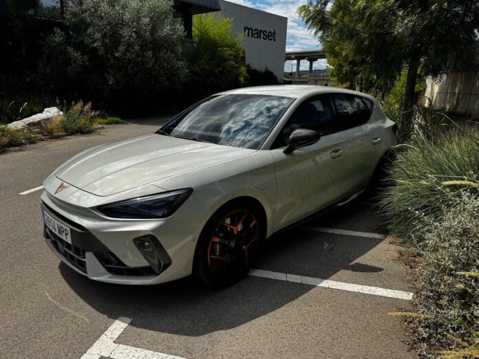 leon, híbrido, plug-in