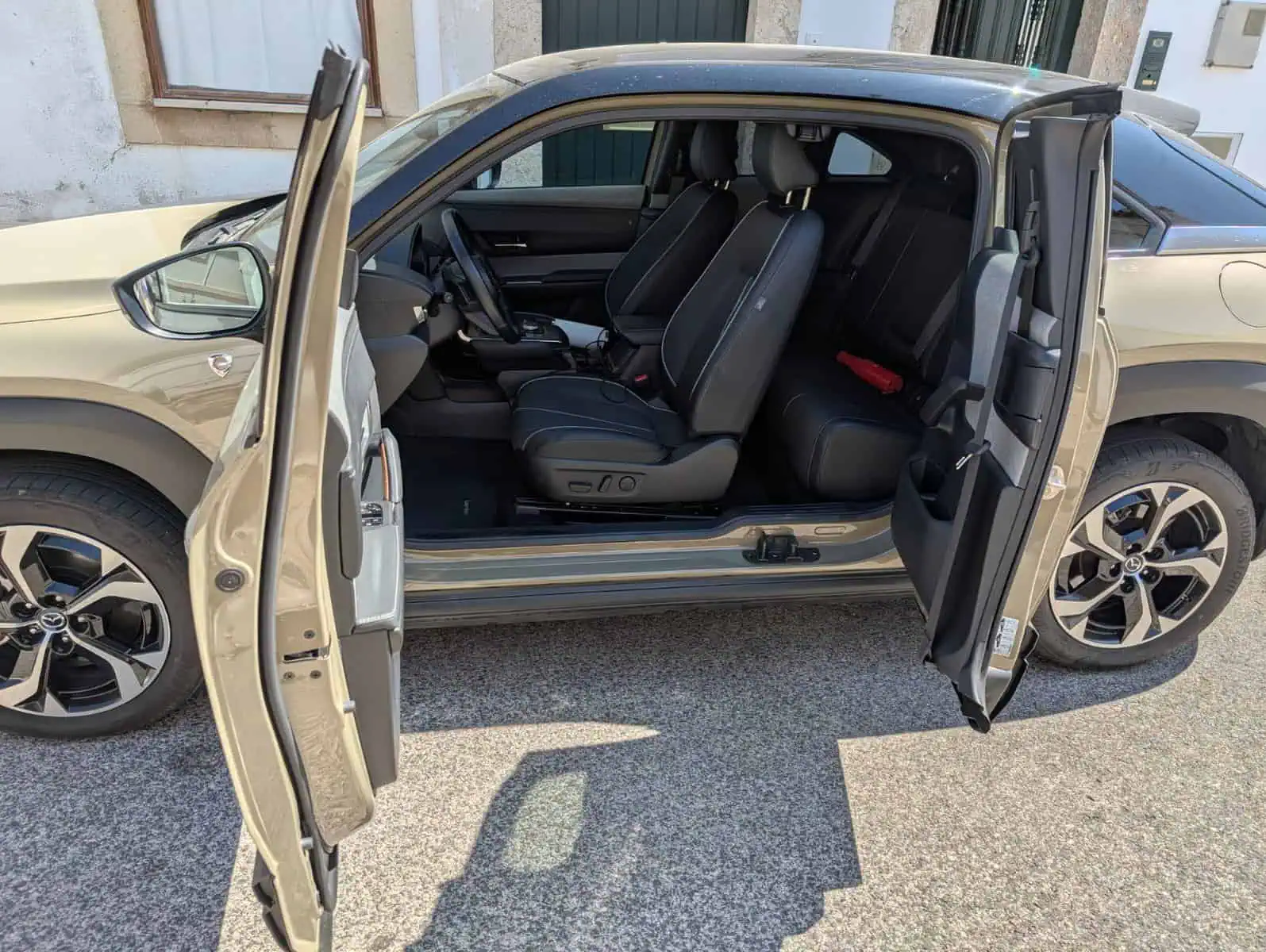 Sabia que as portas do seu carro precisam de ser drenadas?