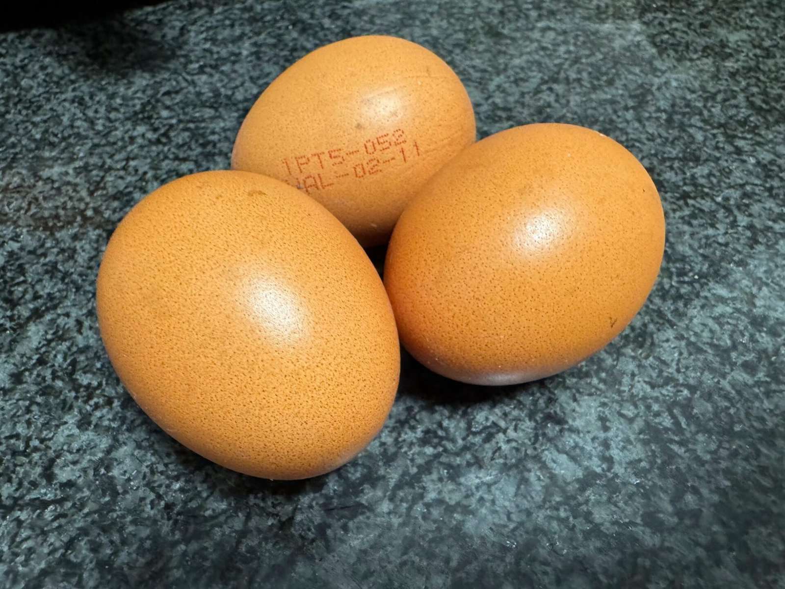 descascar ovos cozidos