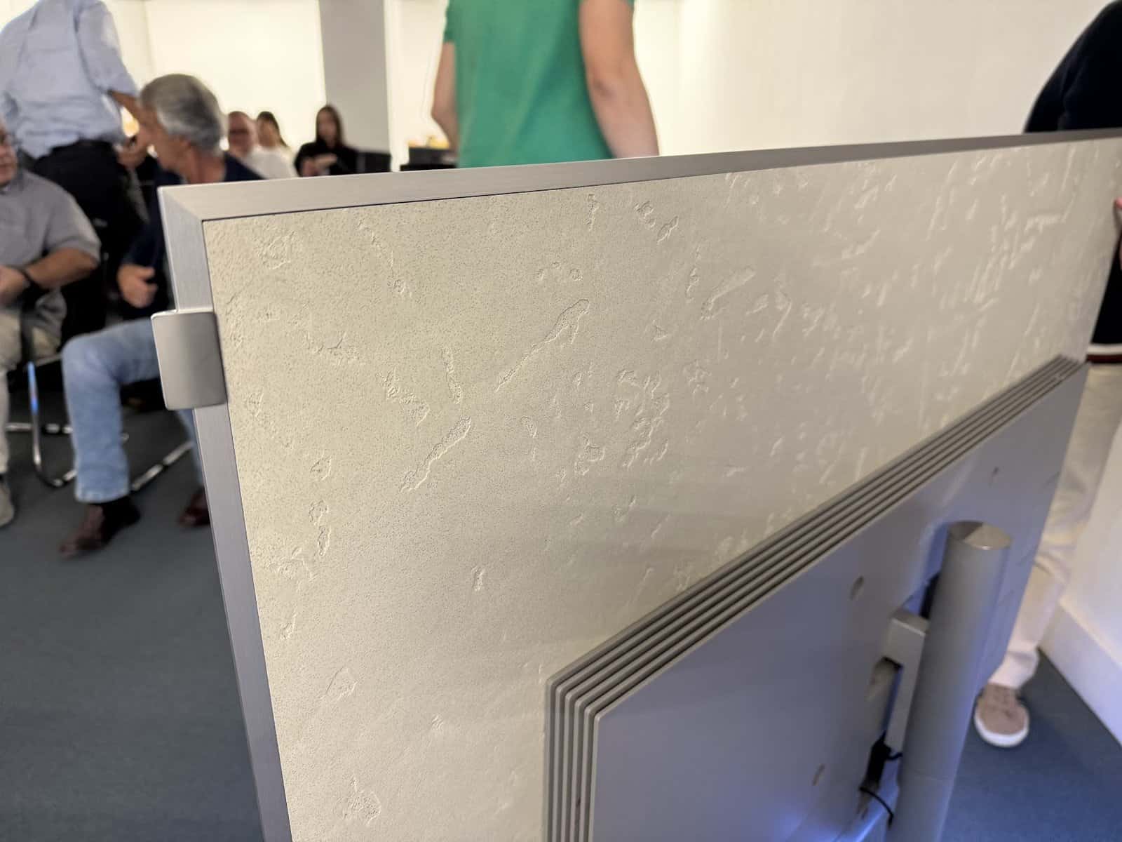 loewe chegou a portugal! tem colunas, e... tvs de pedra!