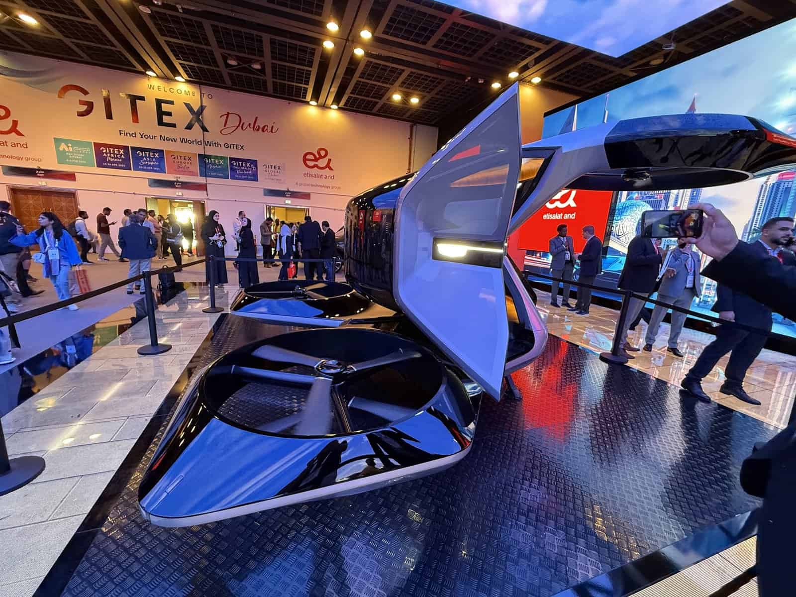 carros voadores existem. mas difícilmente vai ver um no ar