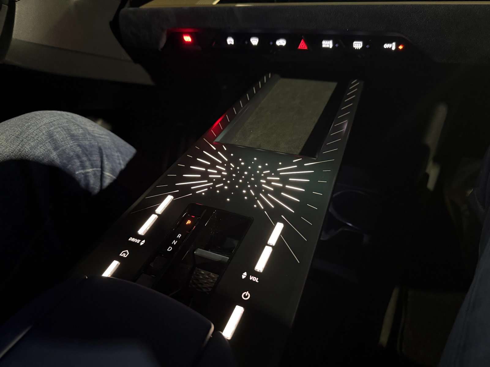 ds nº8 promete 750 quilómetros puramente elétricos. all-in!