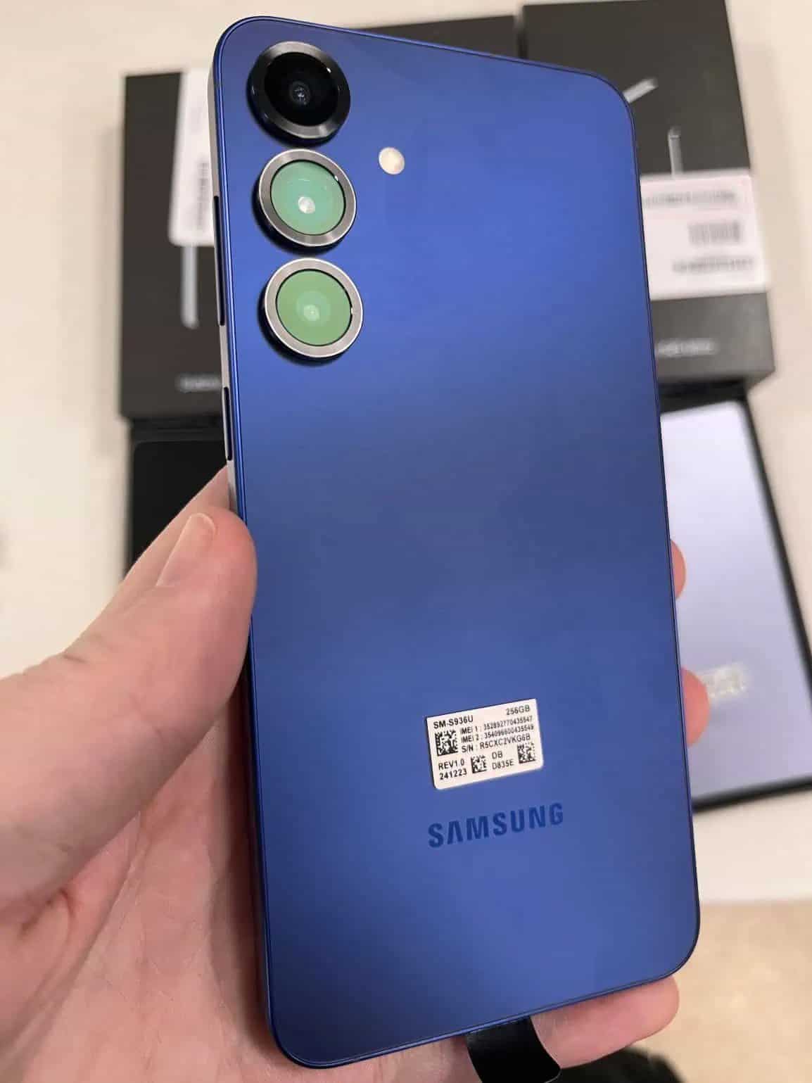 galaxy s25 já sorriu para as câmaras. É um galaxy s24s.