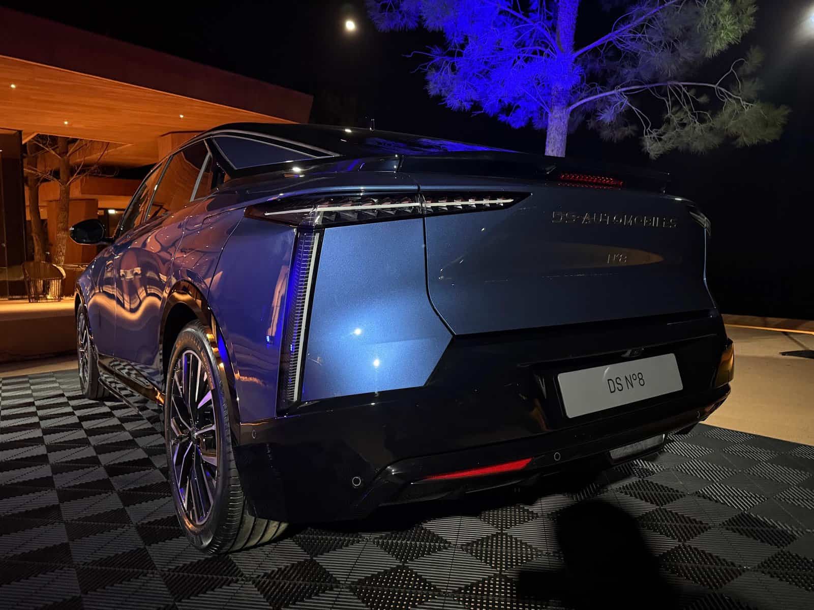 ds nº8 promete 750 quilómetros puramente elétricos. all-in!