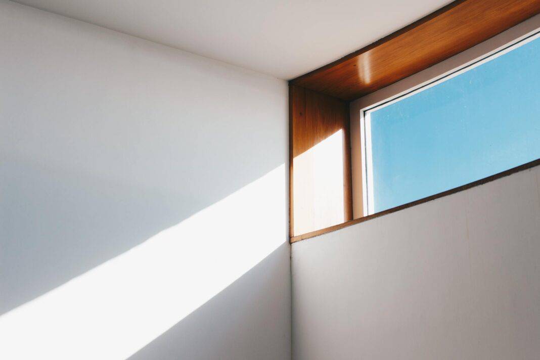 sabe o que acontece quando apanha sol através da janela?