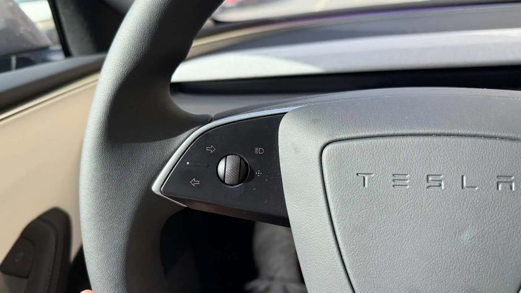 tesla model 3 (2025): sem piscas e sem mudanças?