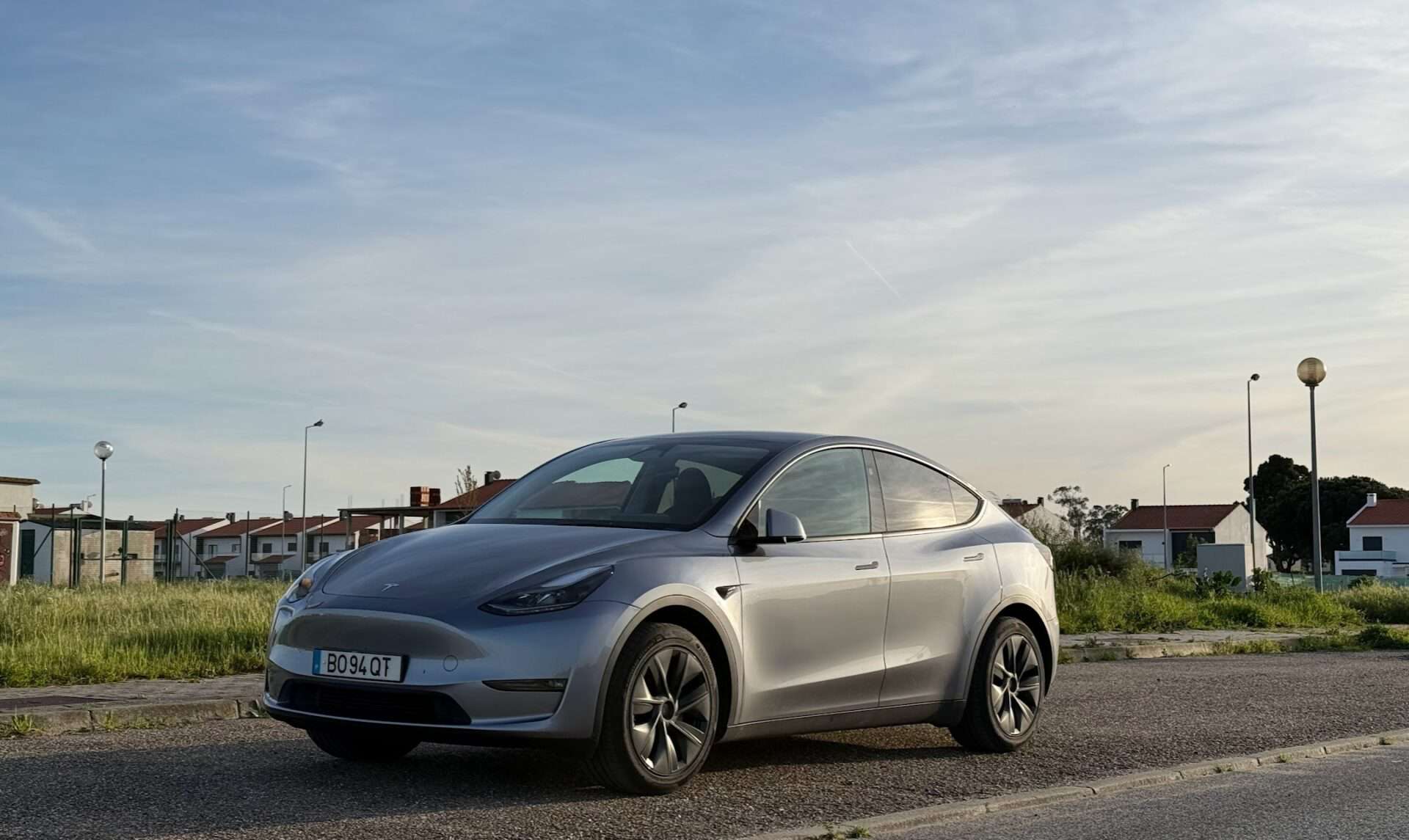 (ensaio) tesla model y - É um sucesso de vendas. porquê? rascnho