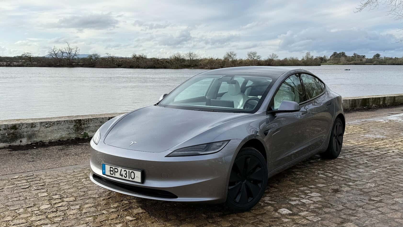tesla model 3 (2025): sem piscas e sem mudanças?