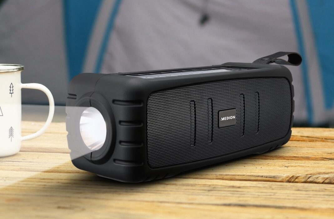 coluna bluetooth e lanterna solar do aldi à prova de apagão