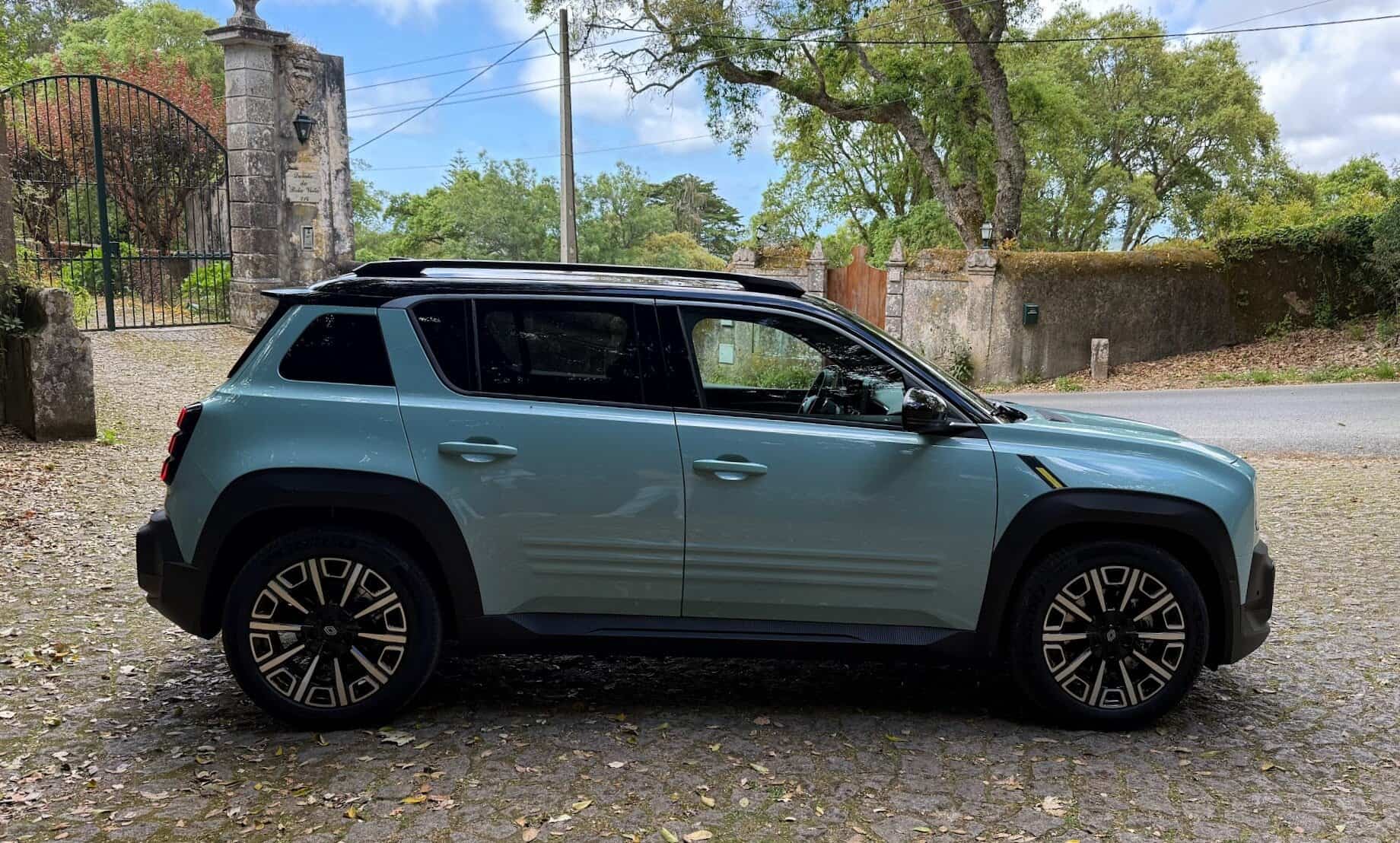 renault 4 elétrico: É um renault 5 maior? mais ou menos!