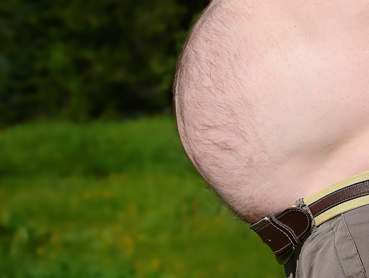 Barriga cresce com a idade e a ciência descobriu o motivo