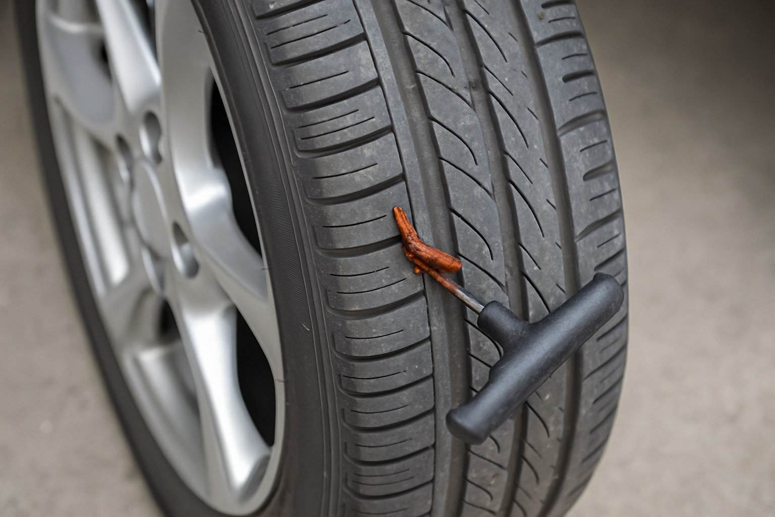 plugs ou remendos no pneu: qual é mais duradouro?