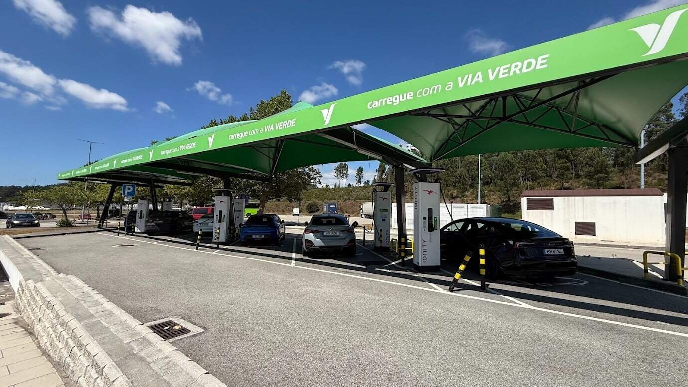 Em viagem com carro elétrico? Então não carregues até aos 100%