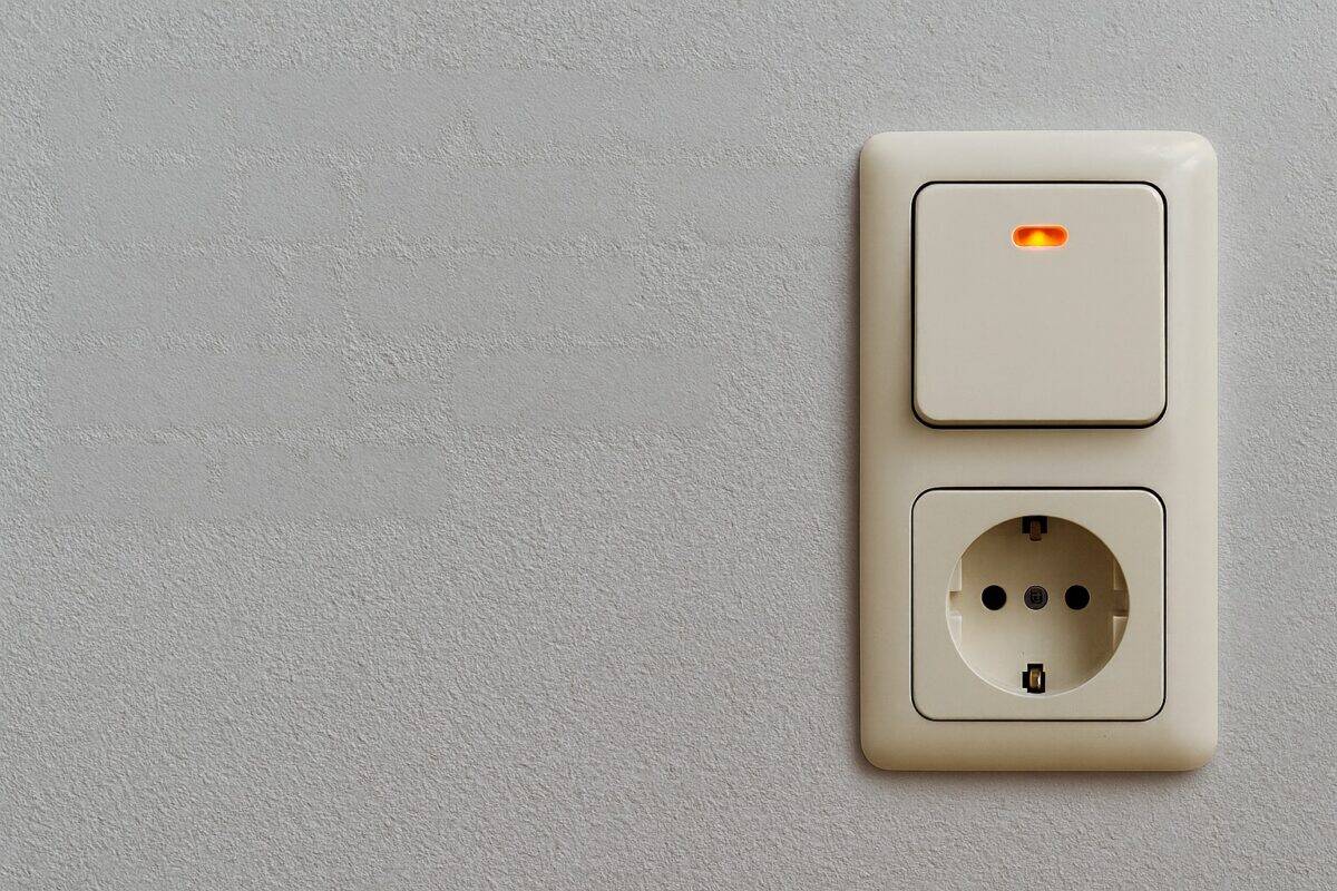 O interruptor que tens na parede pode estar a gastar energia