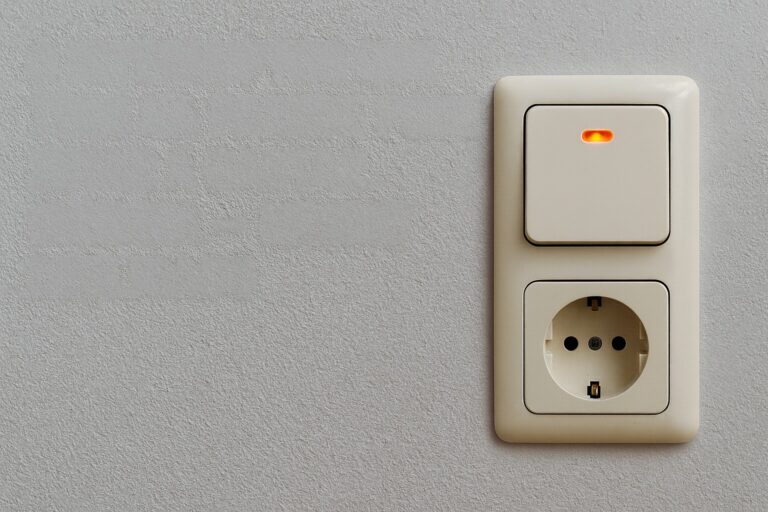 O interruptor que tens na parede pode estar a gastar energia