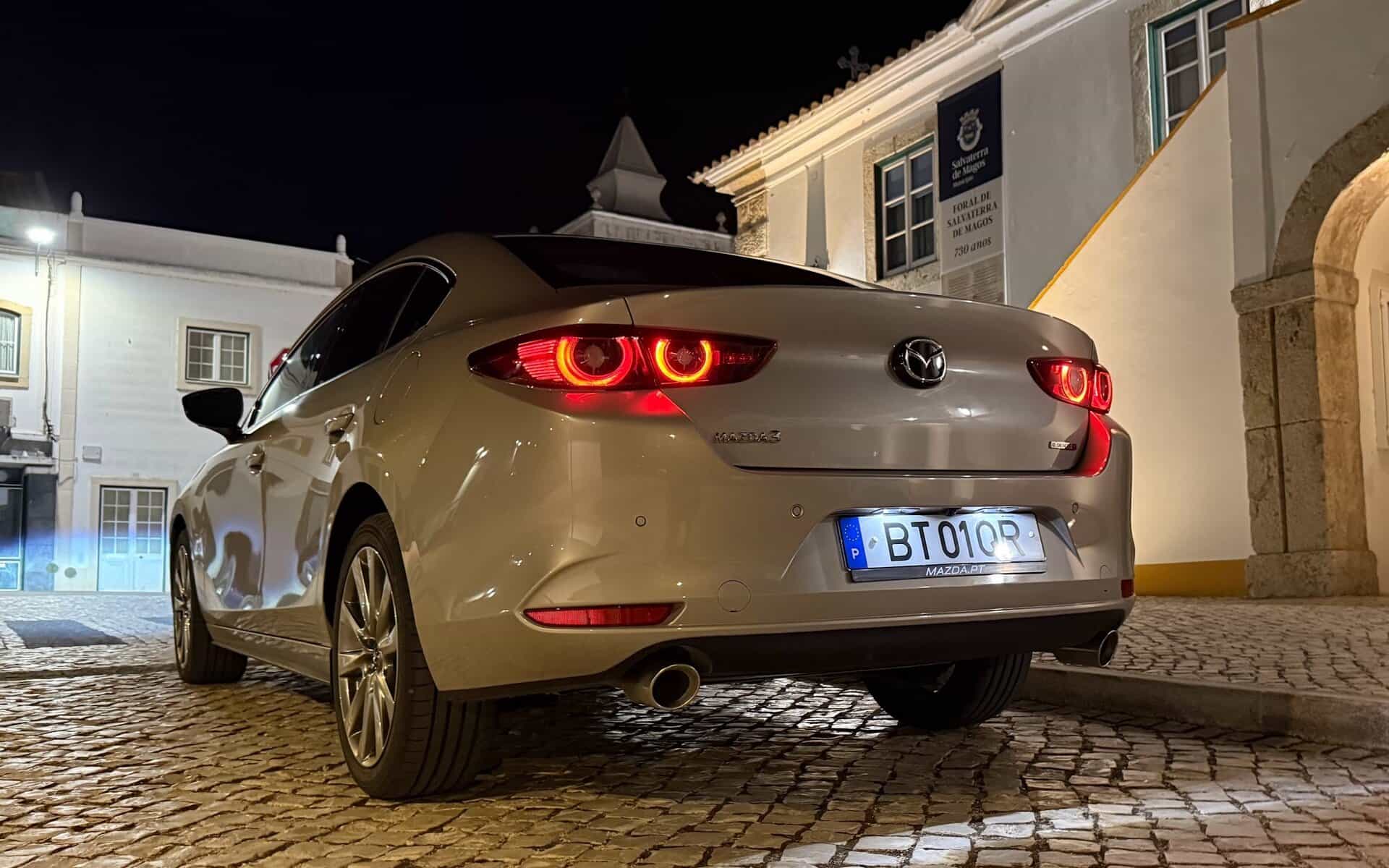 Motorola Razr Ultra 2025: o flip sem desculpas!