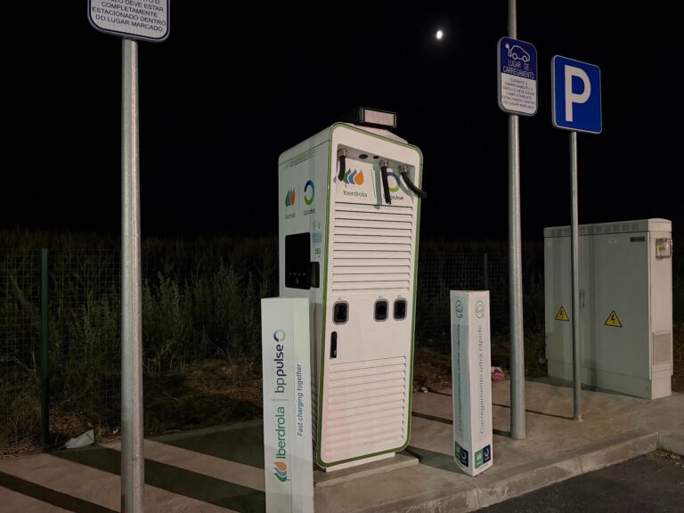 Nem Salvaterra se safa. Cabos de carregadores roubados!