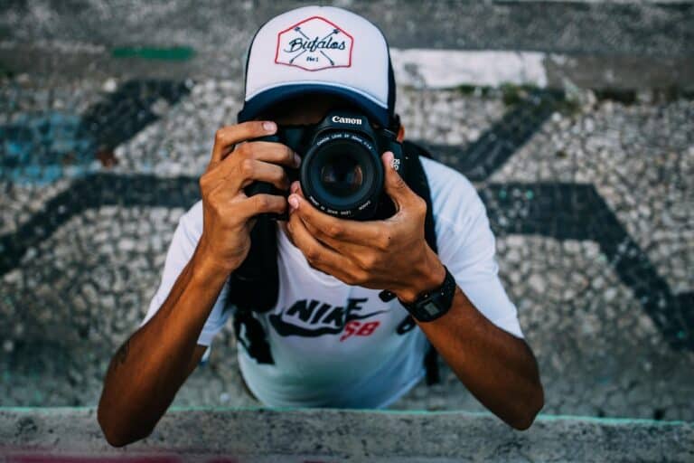 É legal fotografarem-te ou filmarem-te na rua? A resposta pode surpreender-te